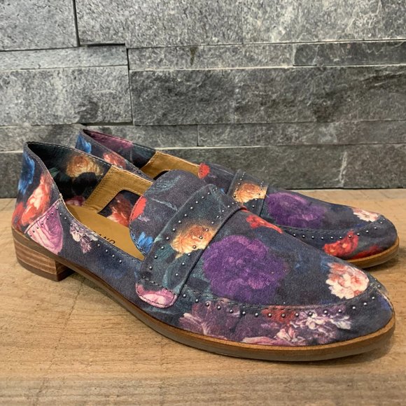 Moody Bloom Floral Loafers - Picture 3 of 11